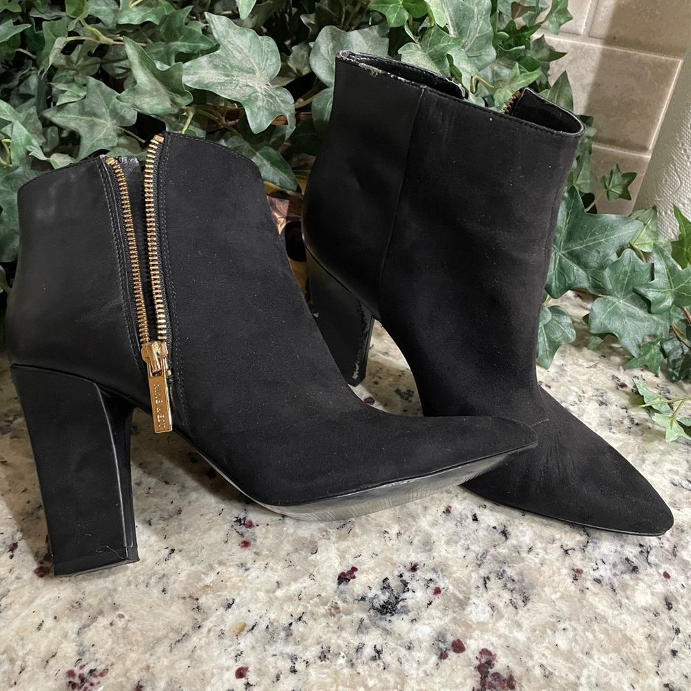 Nine West Black & Suede Ankle Boots Gold side Zipper SZ 8